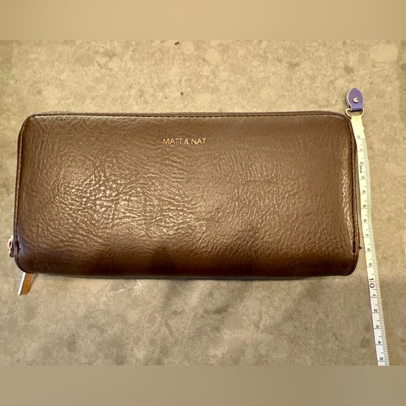 Brown Vegan Leather Matt & Nat wallet with Rose Gold Hardware - Picture 2 of 6